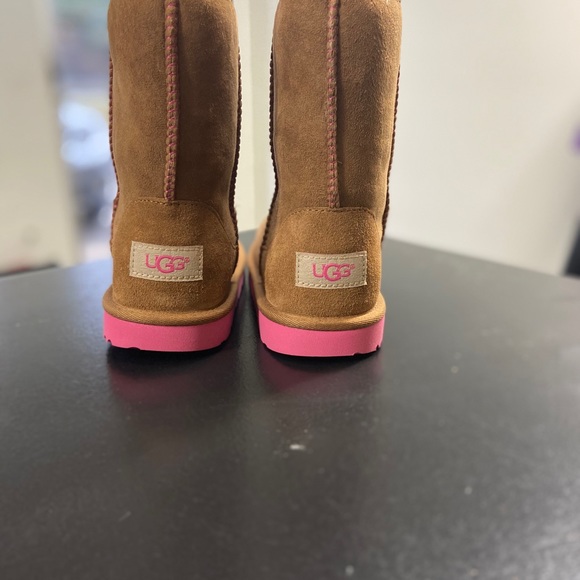 New out of box UGGS - Picture 3 of 6